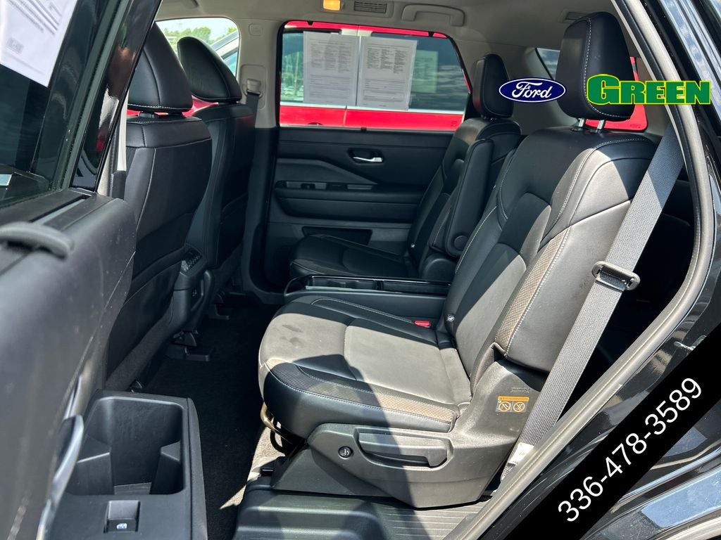 2024 Nissan Pathfinder SL