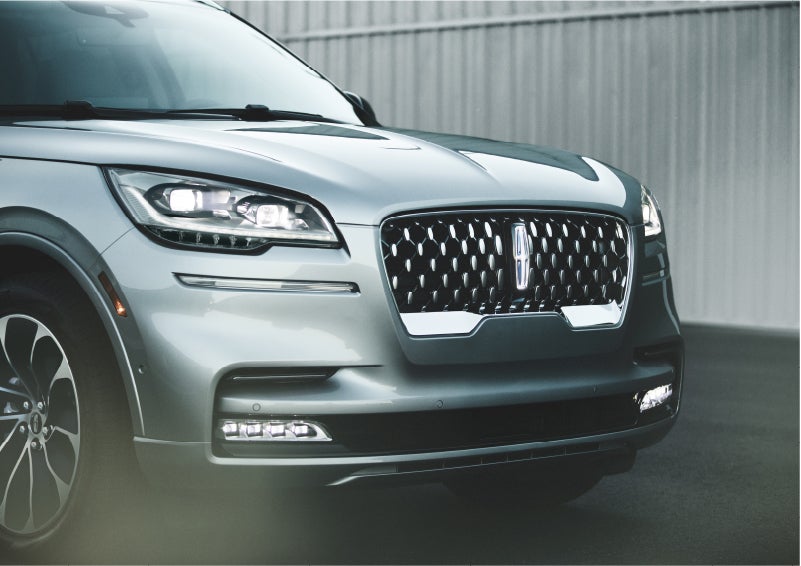 The available adaptive pixel LED headlamps of the 2023 Lincoln Aviator® SUV activated | Green Lincoln in Greensboro NC