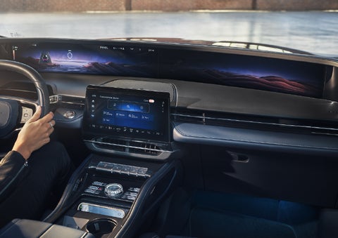 The center LCD touchscreen allows for easy personalization of key information. | Green Lincoln in Greensboro NC